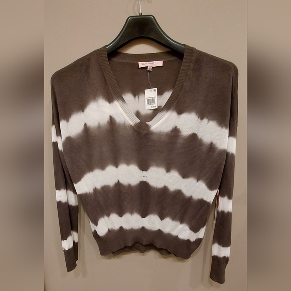 NWT  Olive Combo V-Neck Lightweight Sweater - Picture 1 of 7